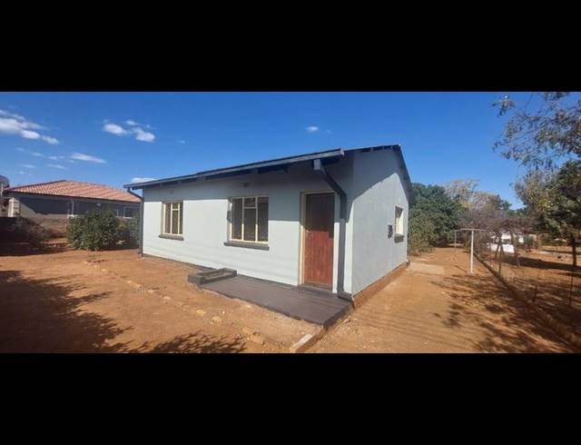 2 BEDROOM HOUSE FOR SALE IN LEHURUTSHE